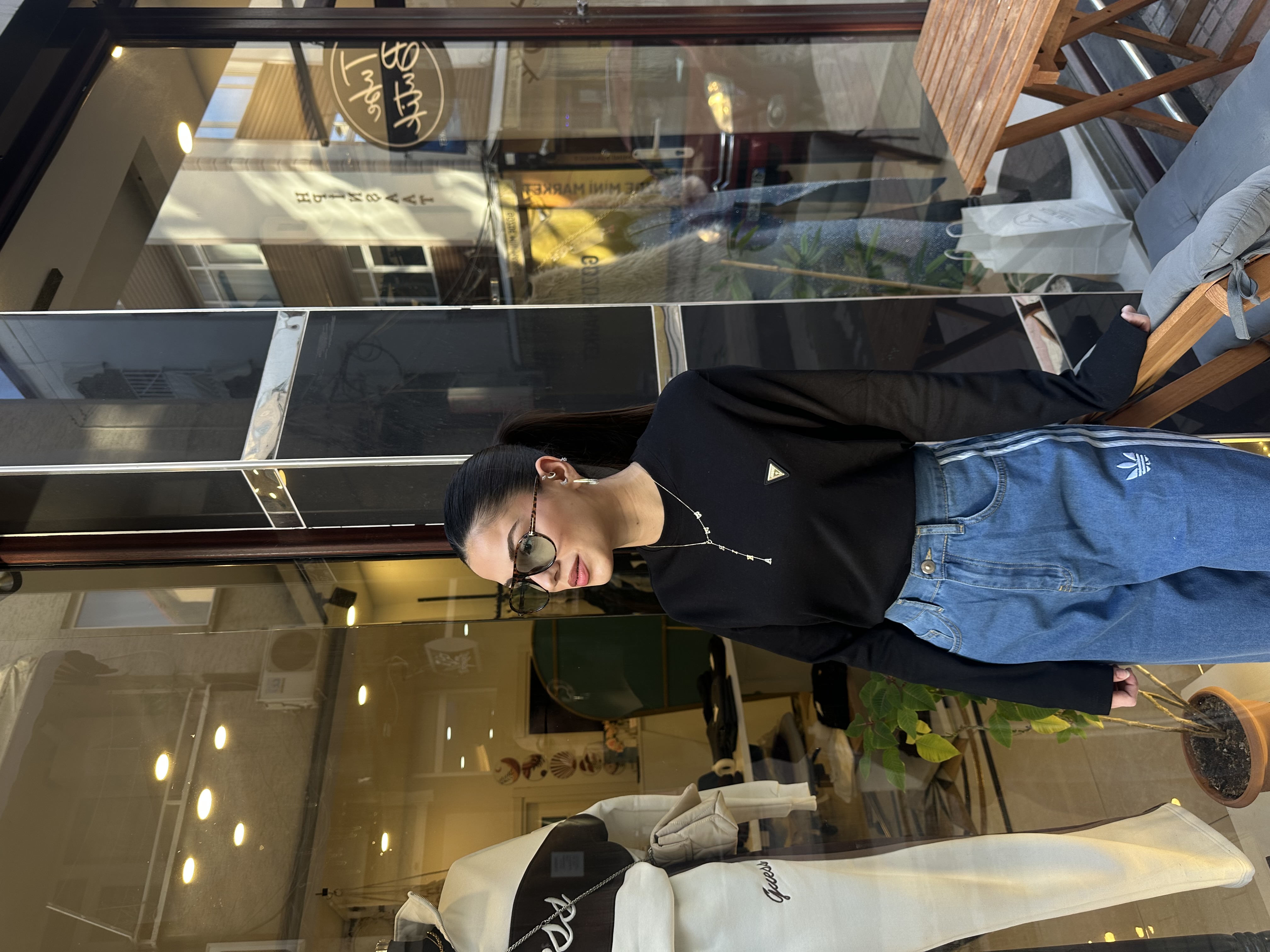 Marka Model Logolu Etiketli Siyah Basic Bluz