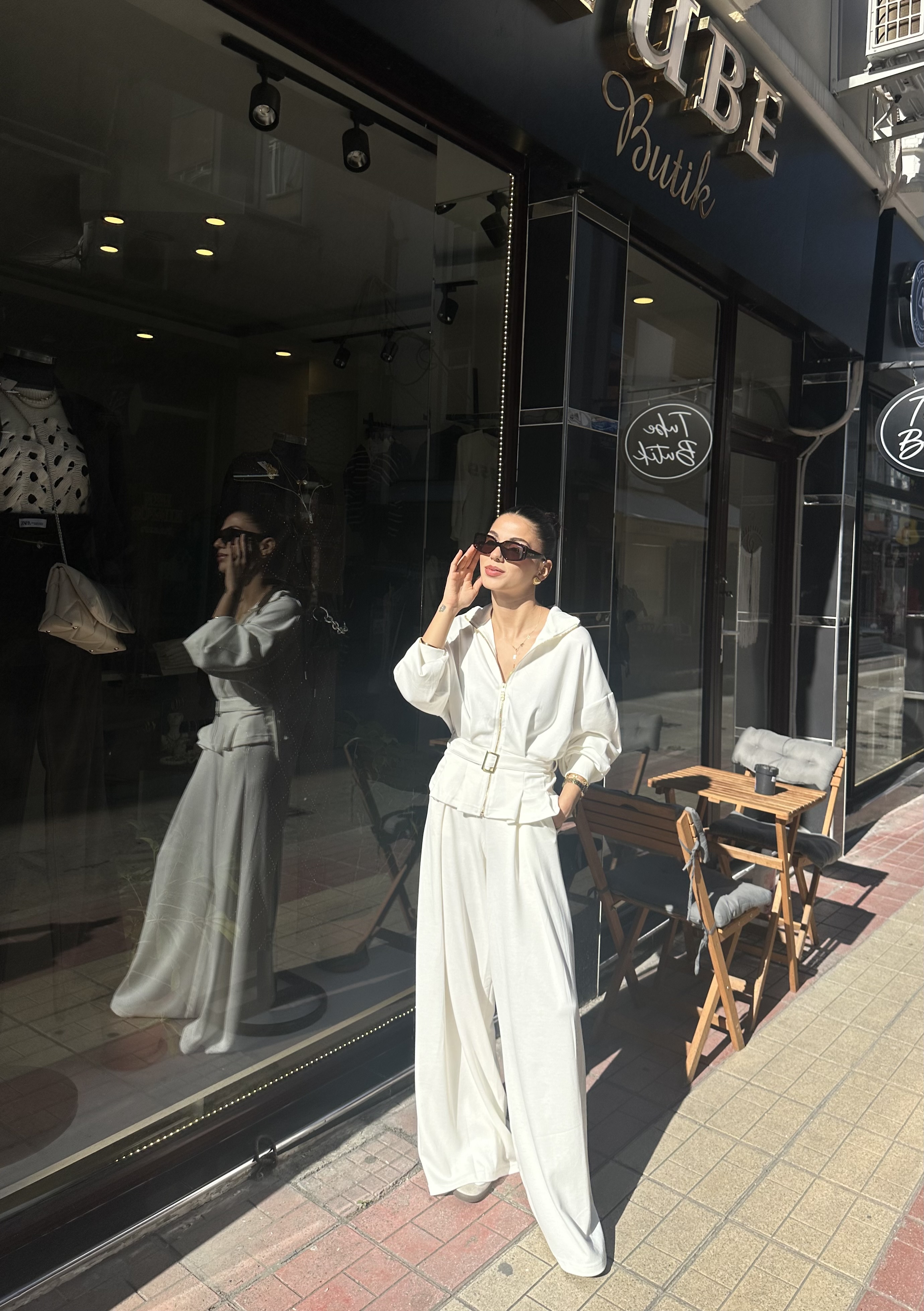 Kemer Detaylı Geniş Paça Pantolon Beyaz Takım