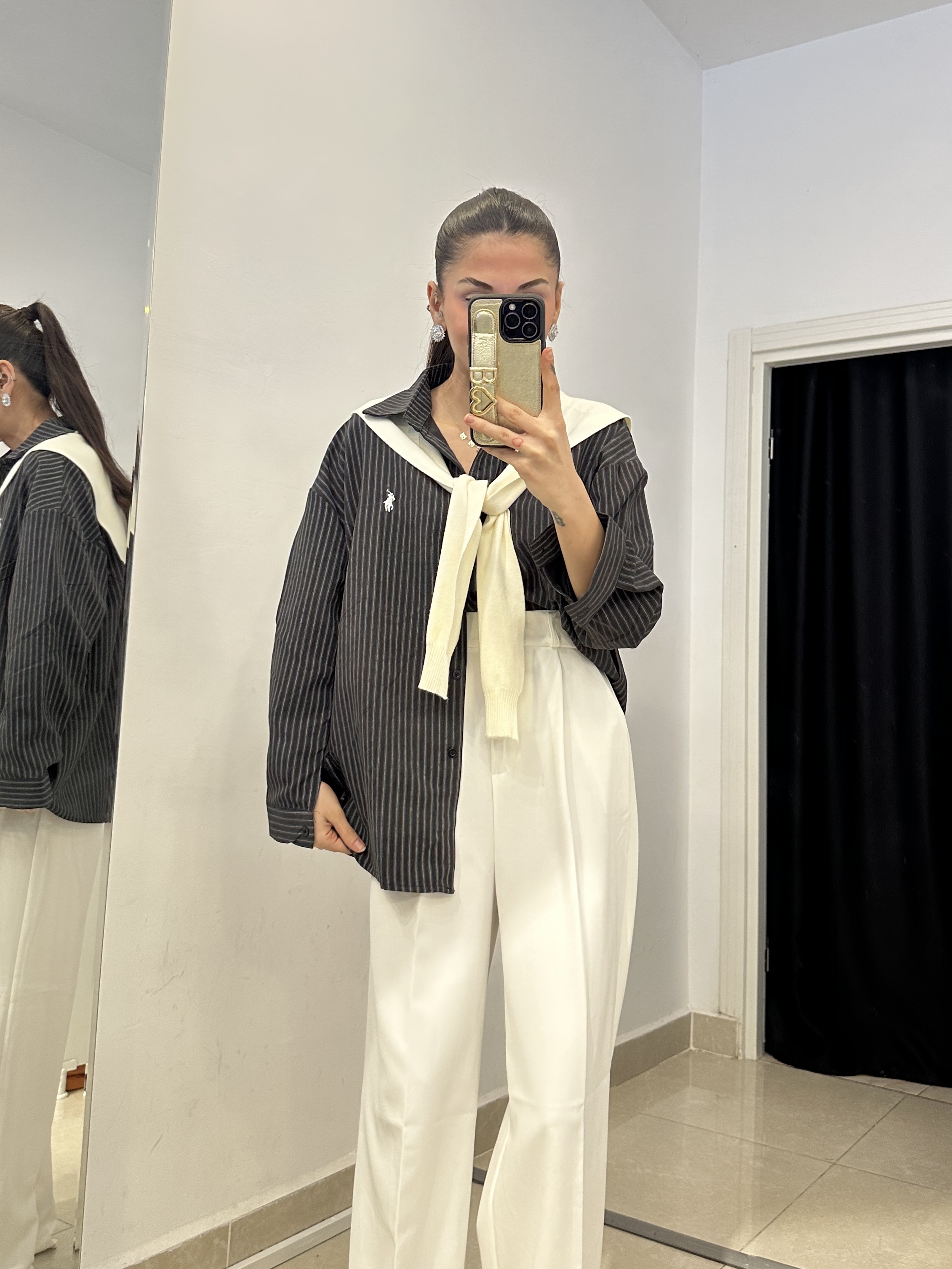 Marka Model Kendinden Atkılı Oversize Siyah Gömlek