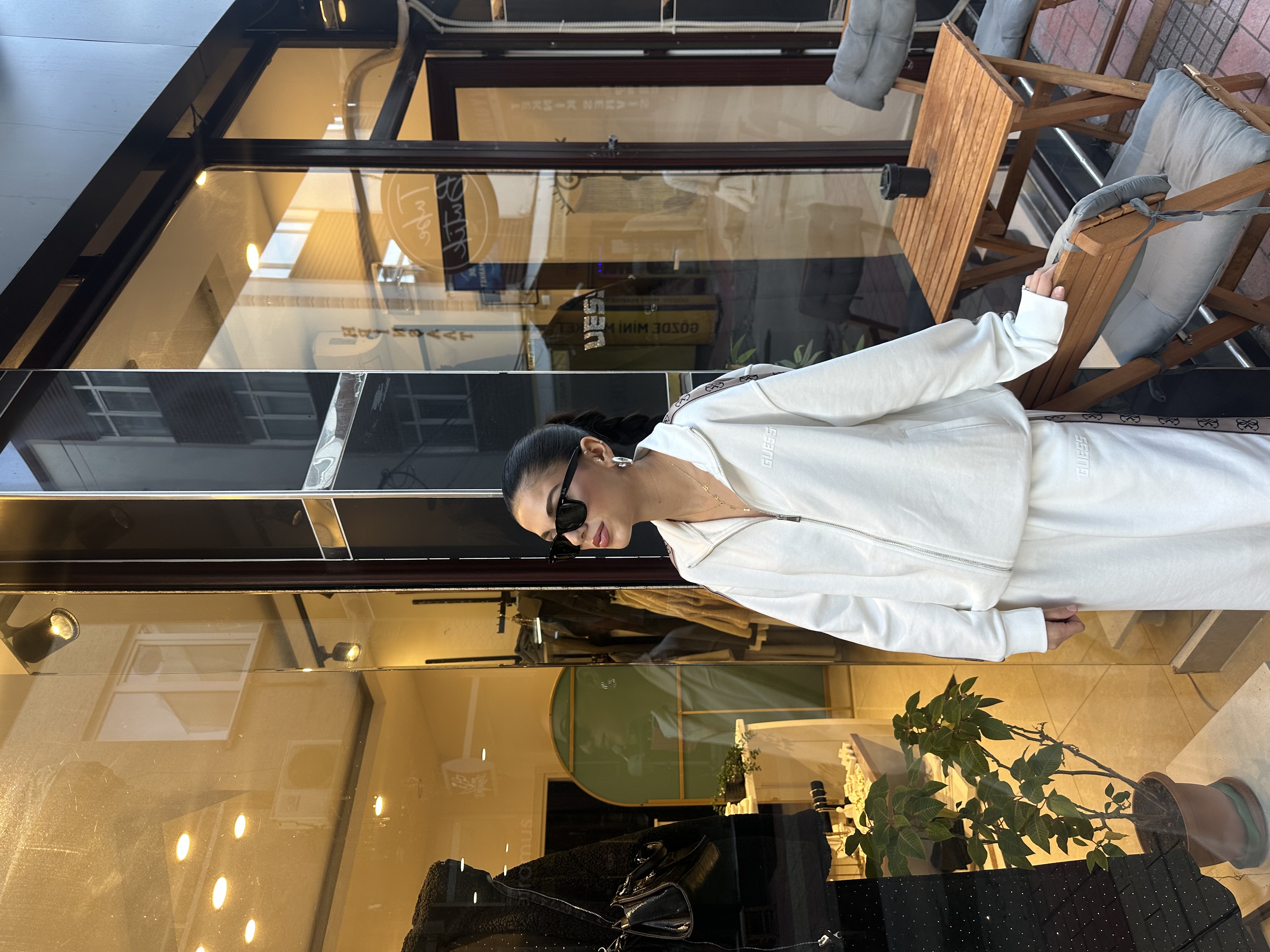 Premium Marka Model Yan Logo Şeritli Beyaz Hırka