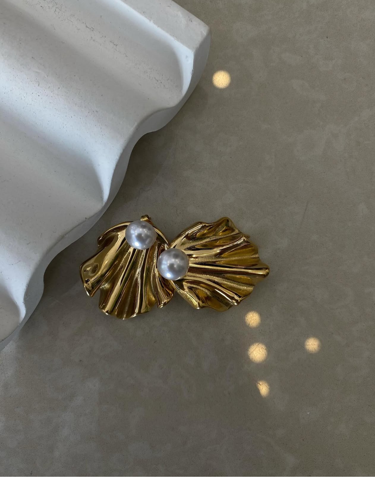 Çelik İnci İstiridye Model Gold Küpe