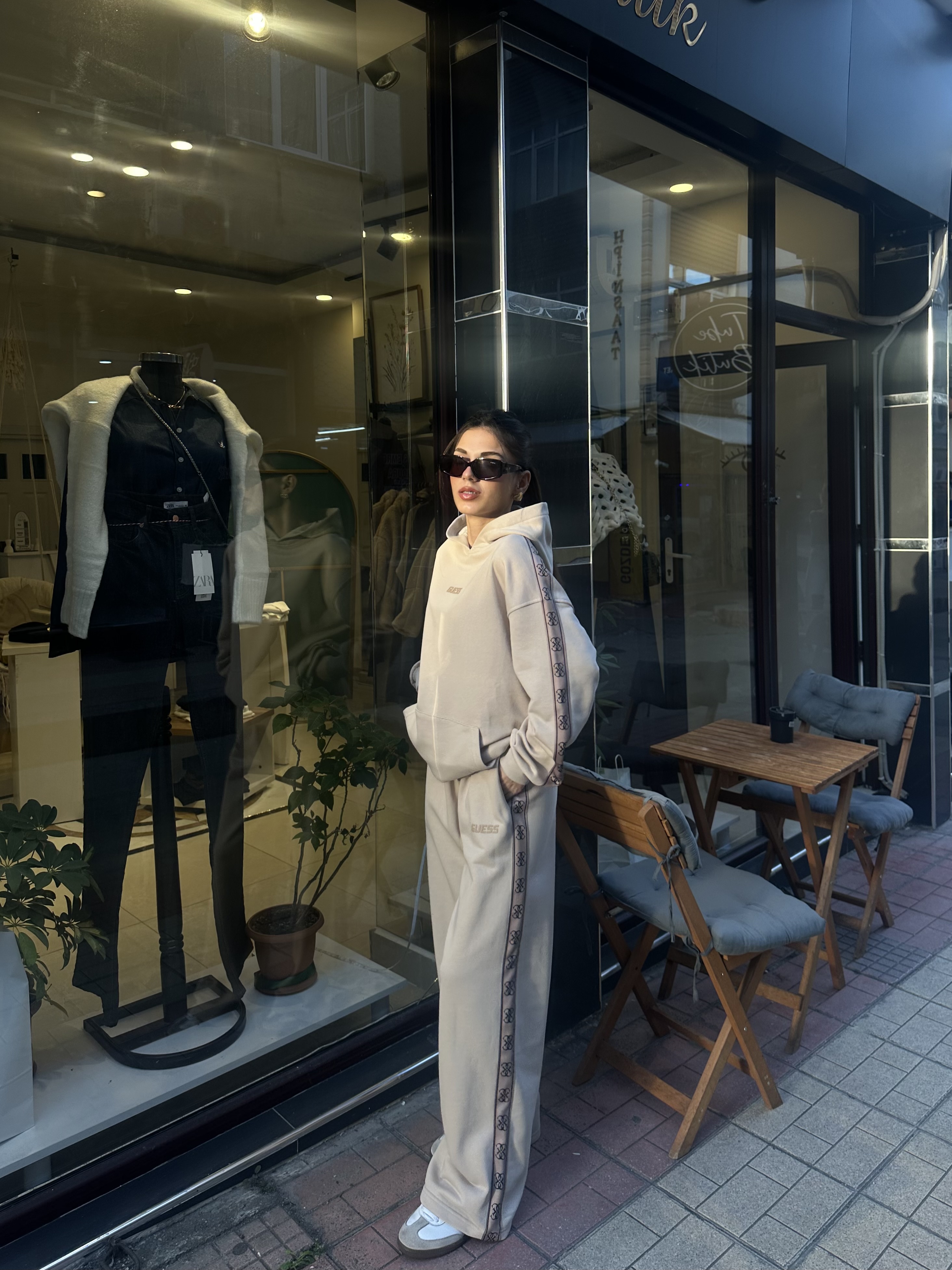 Premium Kapüşonlu Yan Logo Şeritli Marka Model Bej Takım