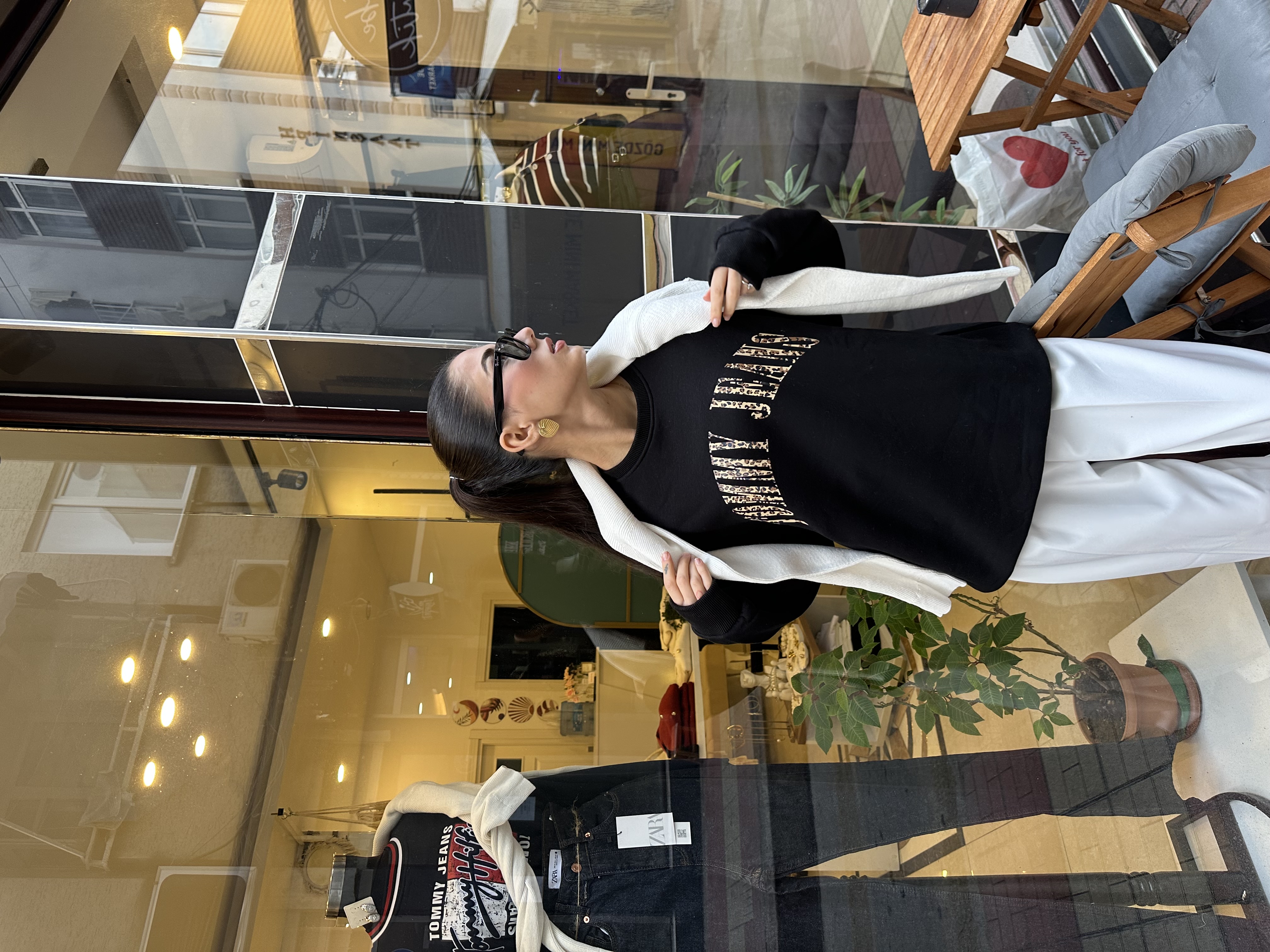 Marka Model Şardonlu Leopar İşlemeli Siyah Sweatshirt