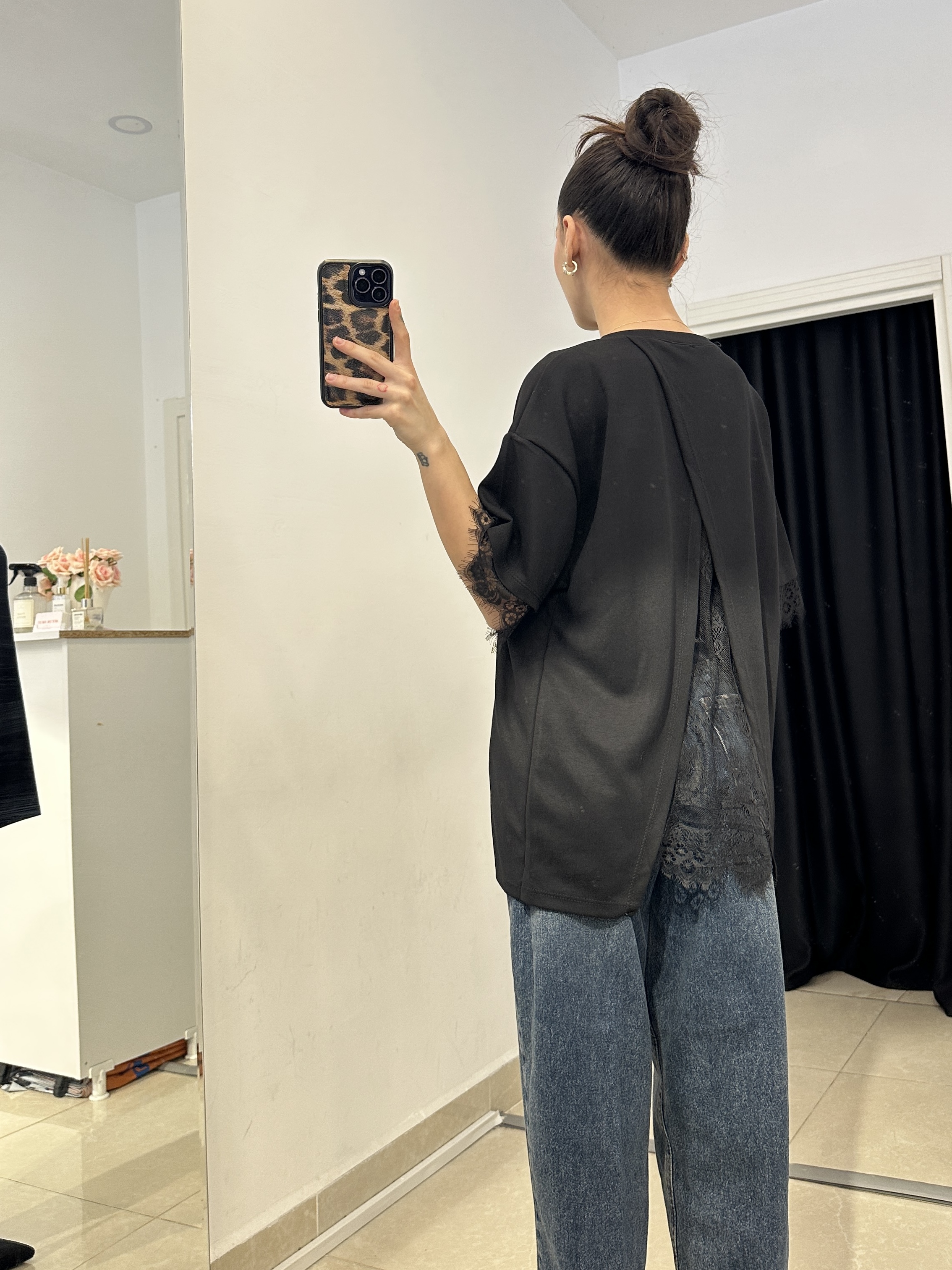 Siyah Sırt Dantel Detaylı Modal Kumaş T-shirt