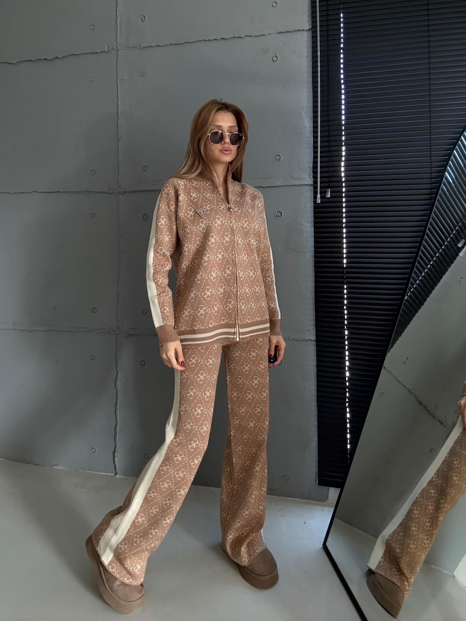 Premium Marka Model Logolu Bej Triko Takım