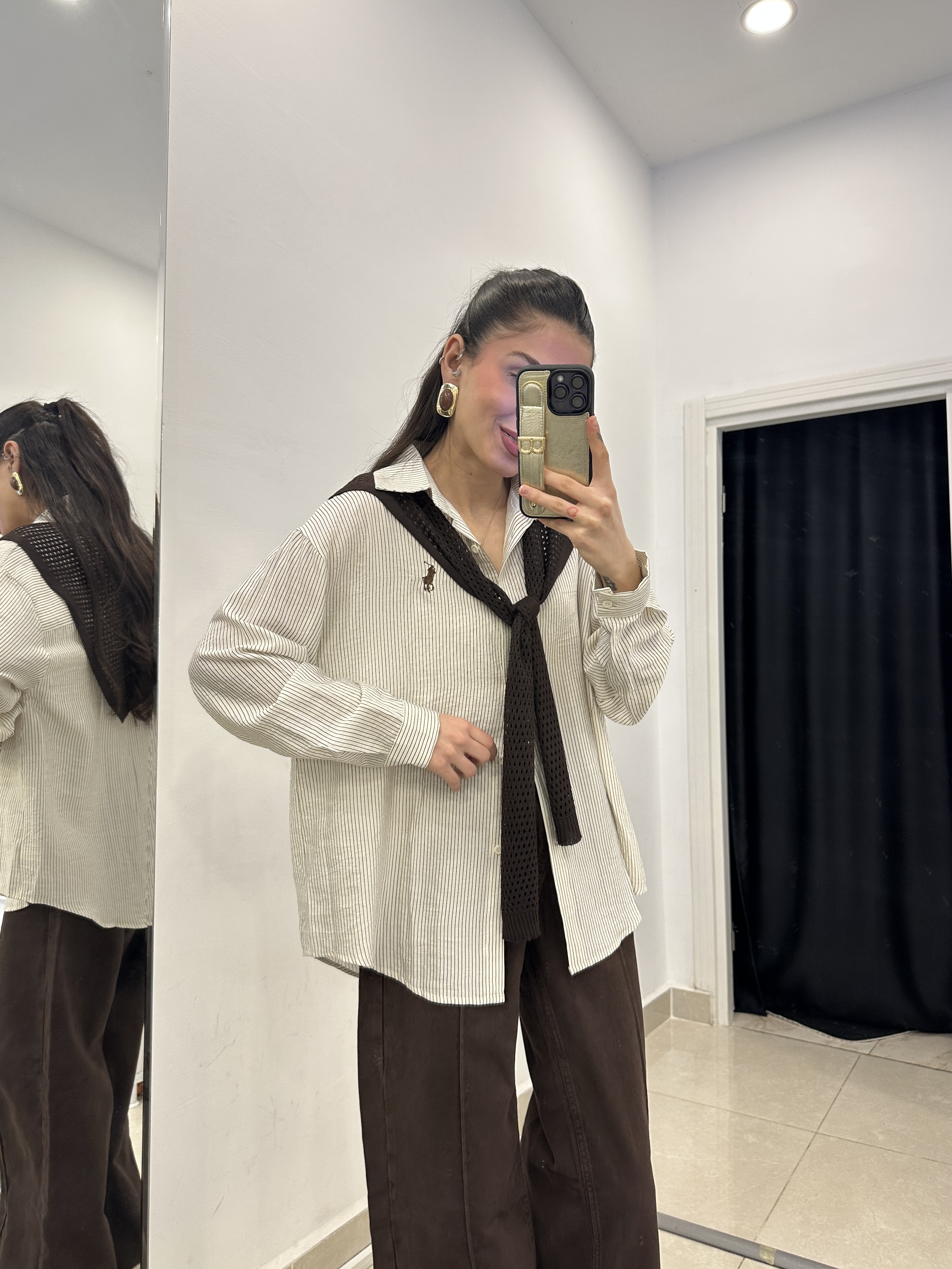 Marka Model Kendinden File Model Atkılı Bej Gömlek