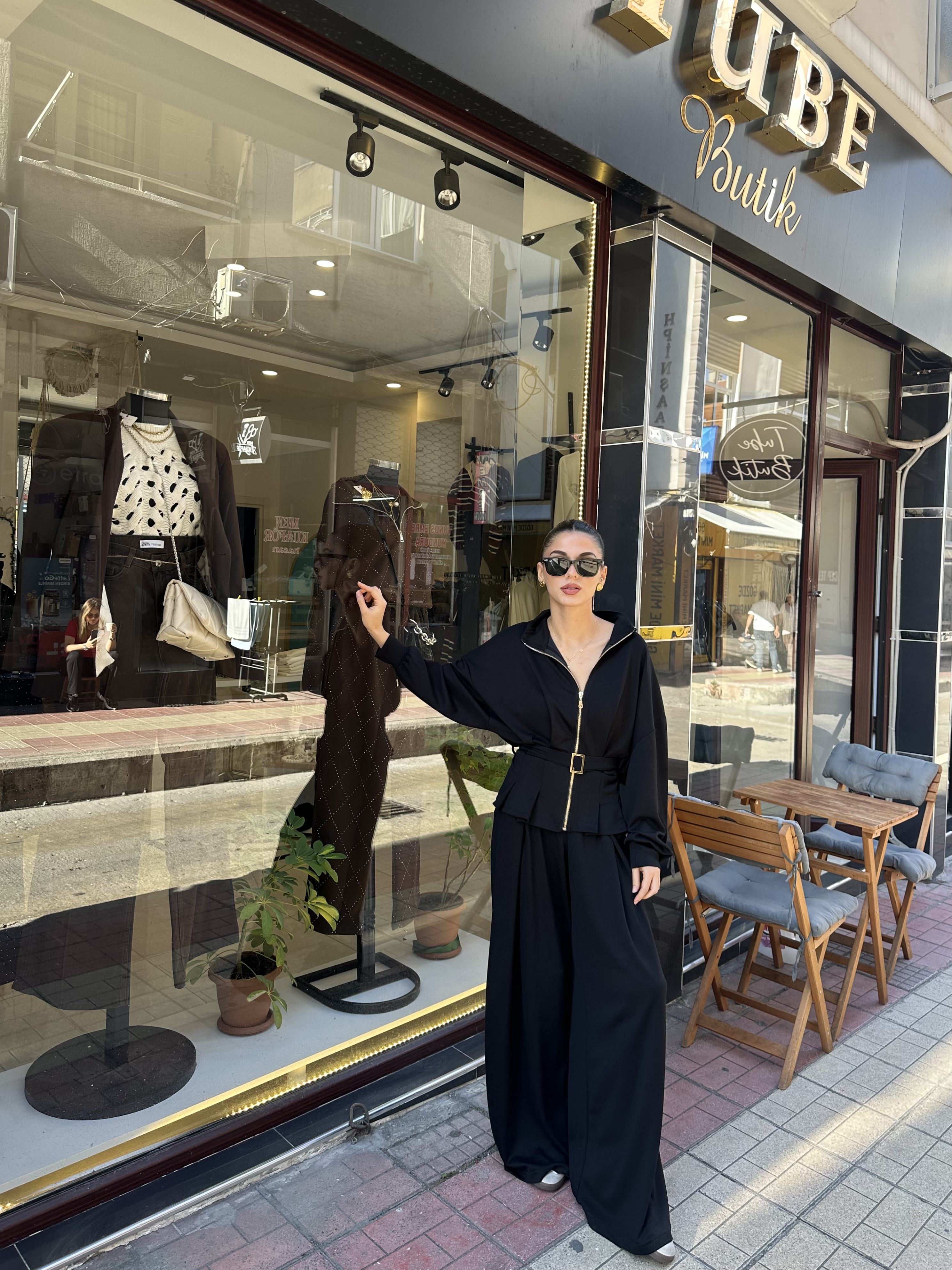 Kemer Detaylı Geniş Paça Pantolon Siyah Takım