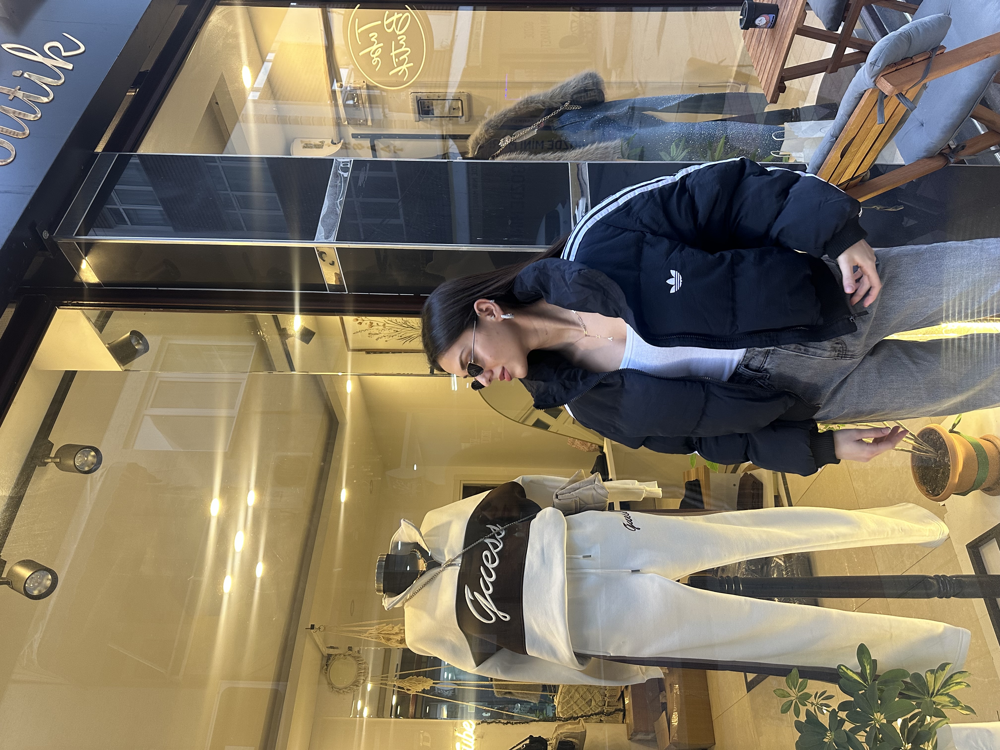 A Yazılı Koyu Lacivert Şişme Mont