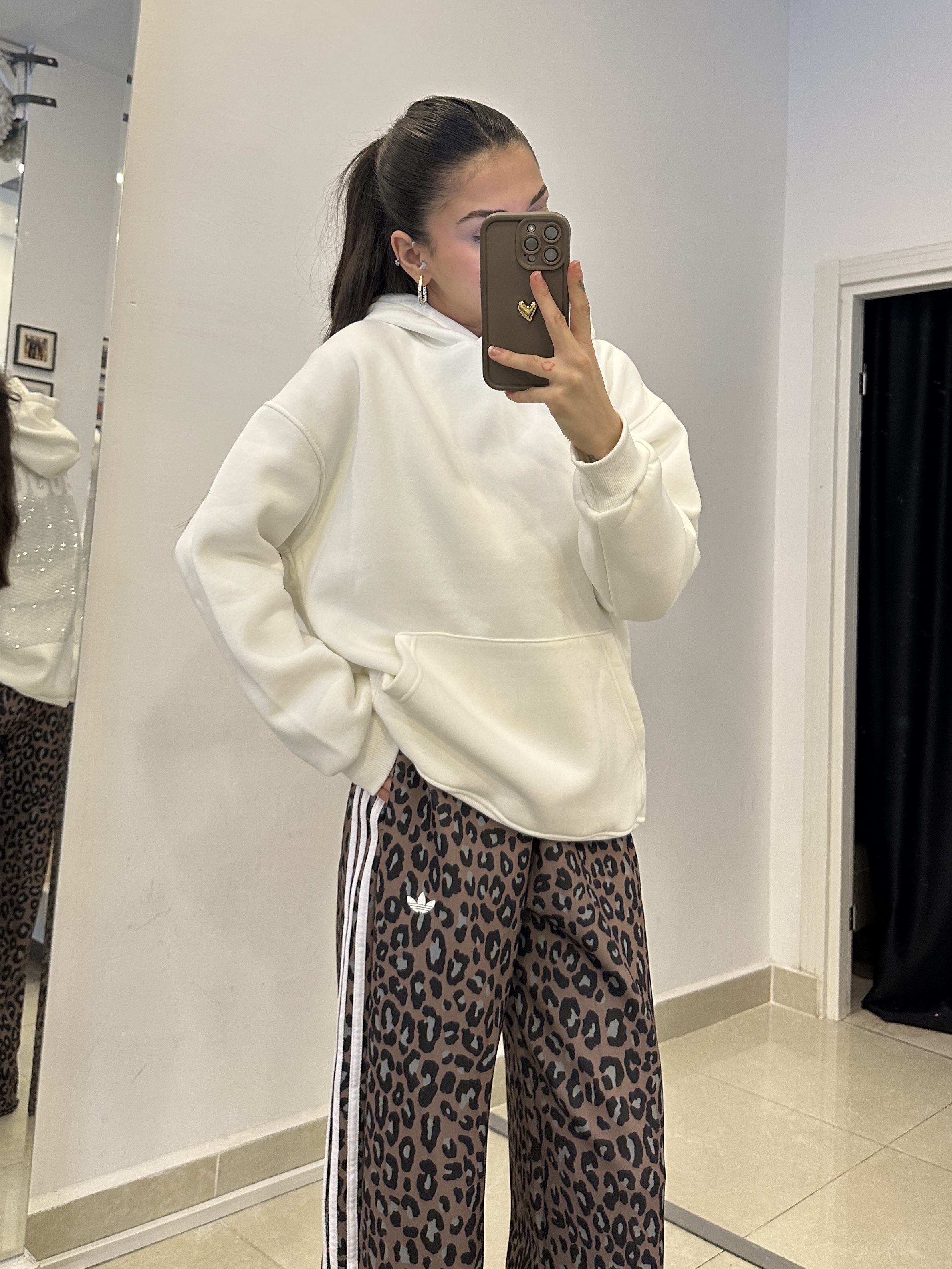 Arkası Full Taş İşlemeli Vogue Beyaz Sweatshirt