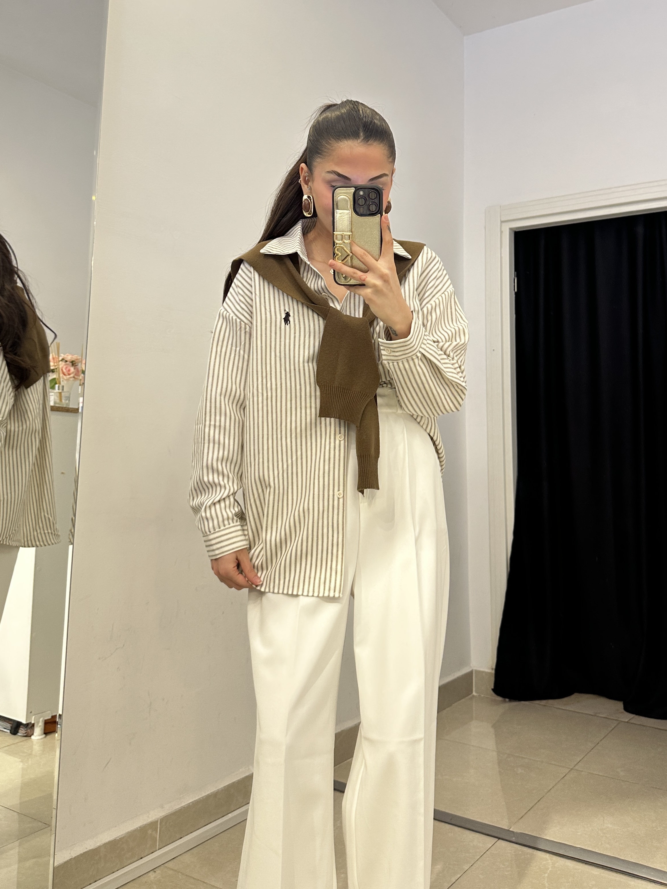 Marka Model Kendinden Atkılı Oversize Beyaz Gömlek