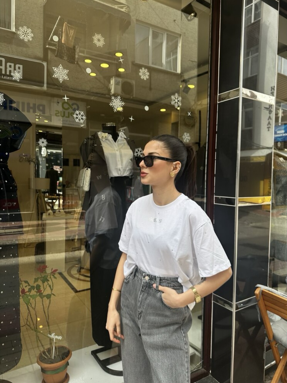  Taş İşlemeli Beyaz T-shirt