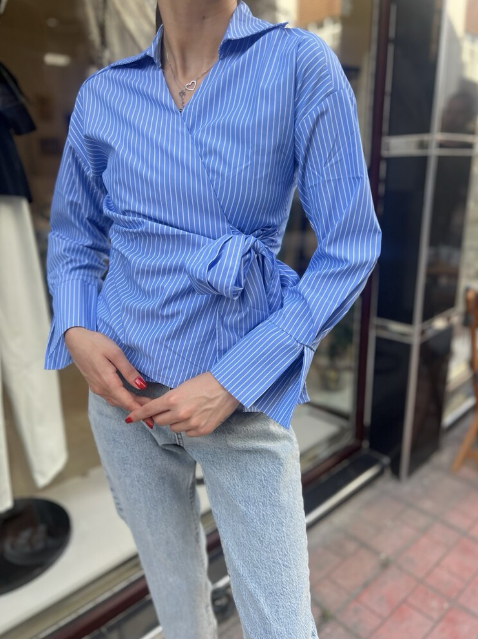 Marka Model Bağlamalı Poplin Gömlek