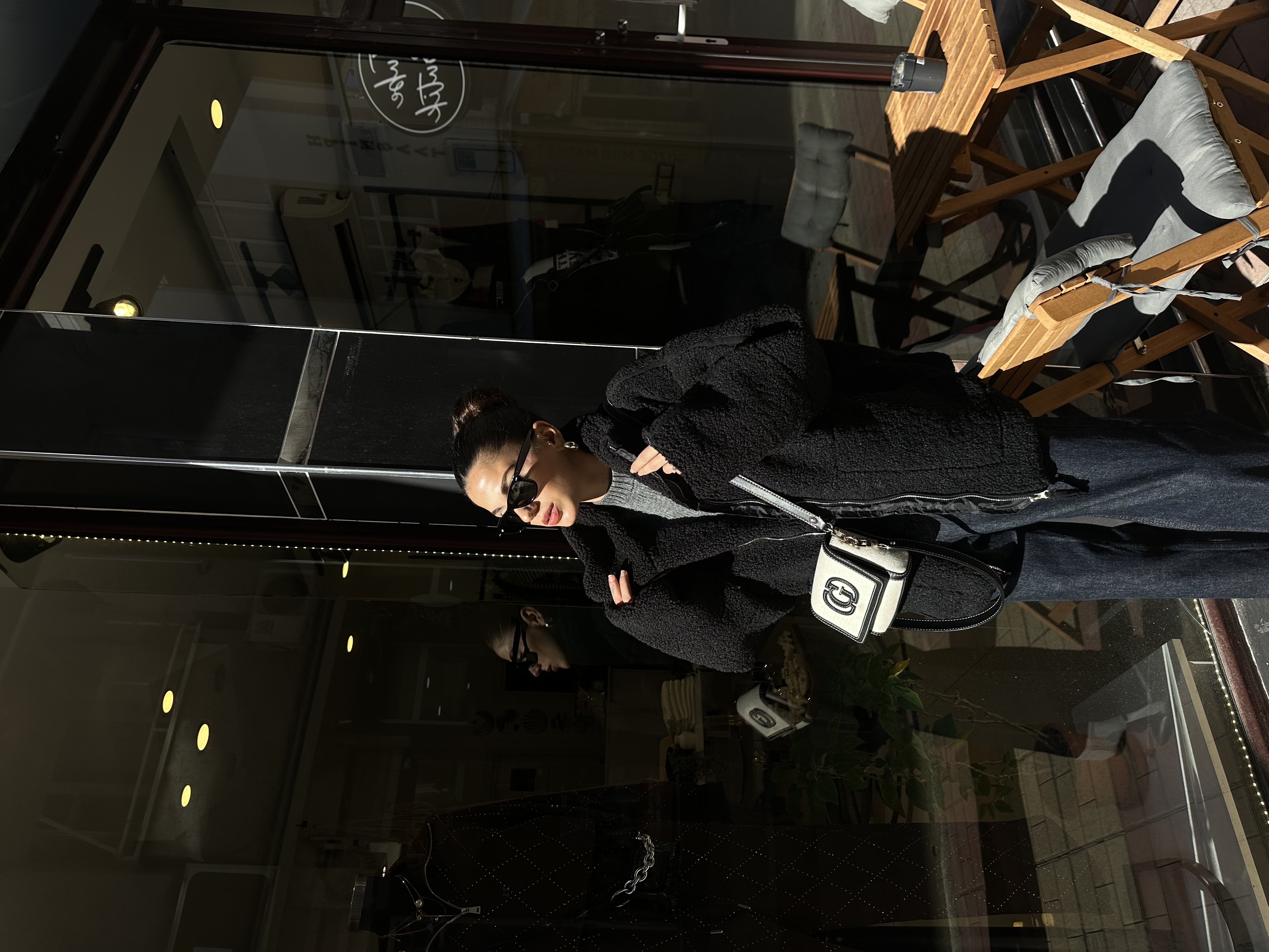 Siyah Çift Cepli Astarlı Peluş Mont