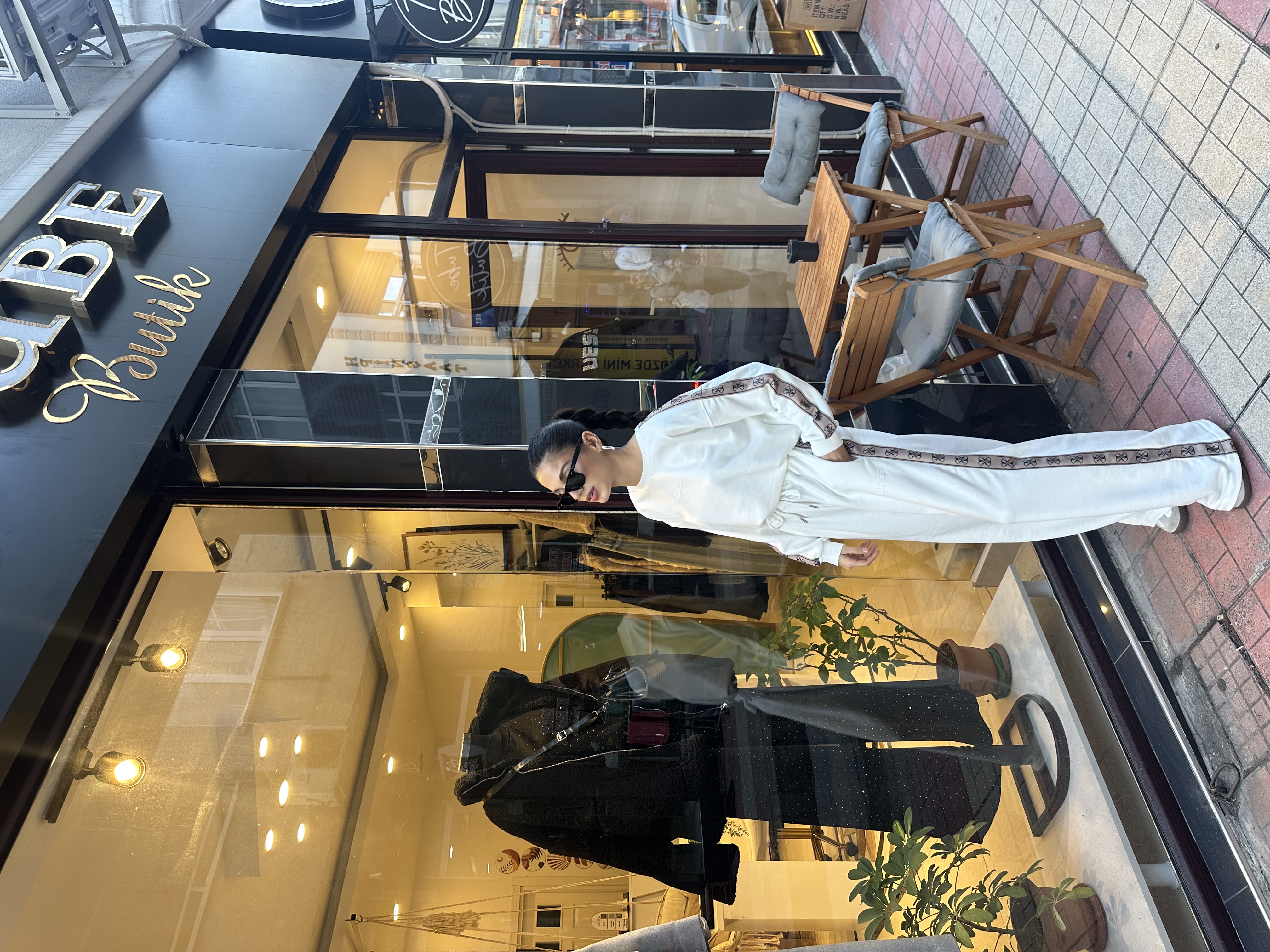 Premium Yan Logo Şeritli Marka Model Beyaz Takım