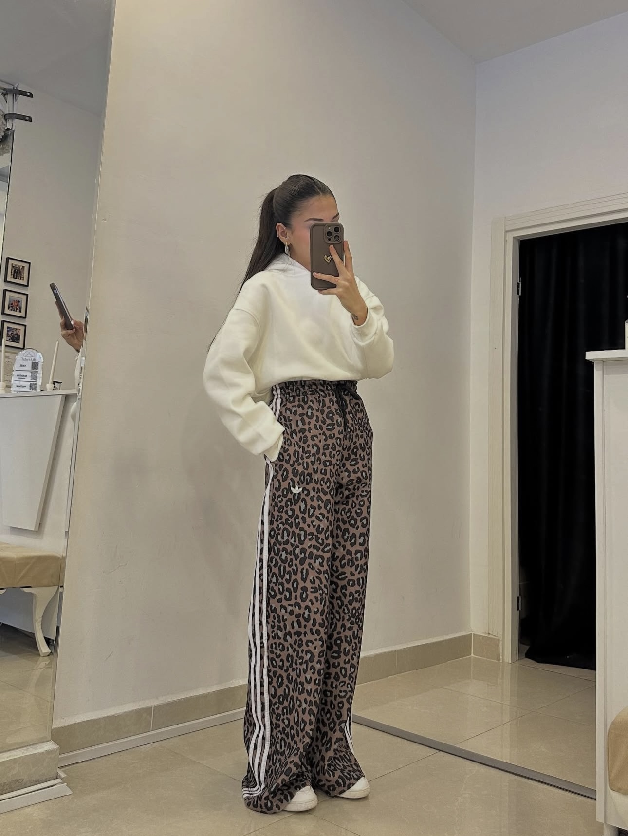 Marka Model Leo Desenli Şeritli Kahverengi Alt Eşofman (ÖN SİPARİŞ)