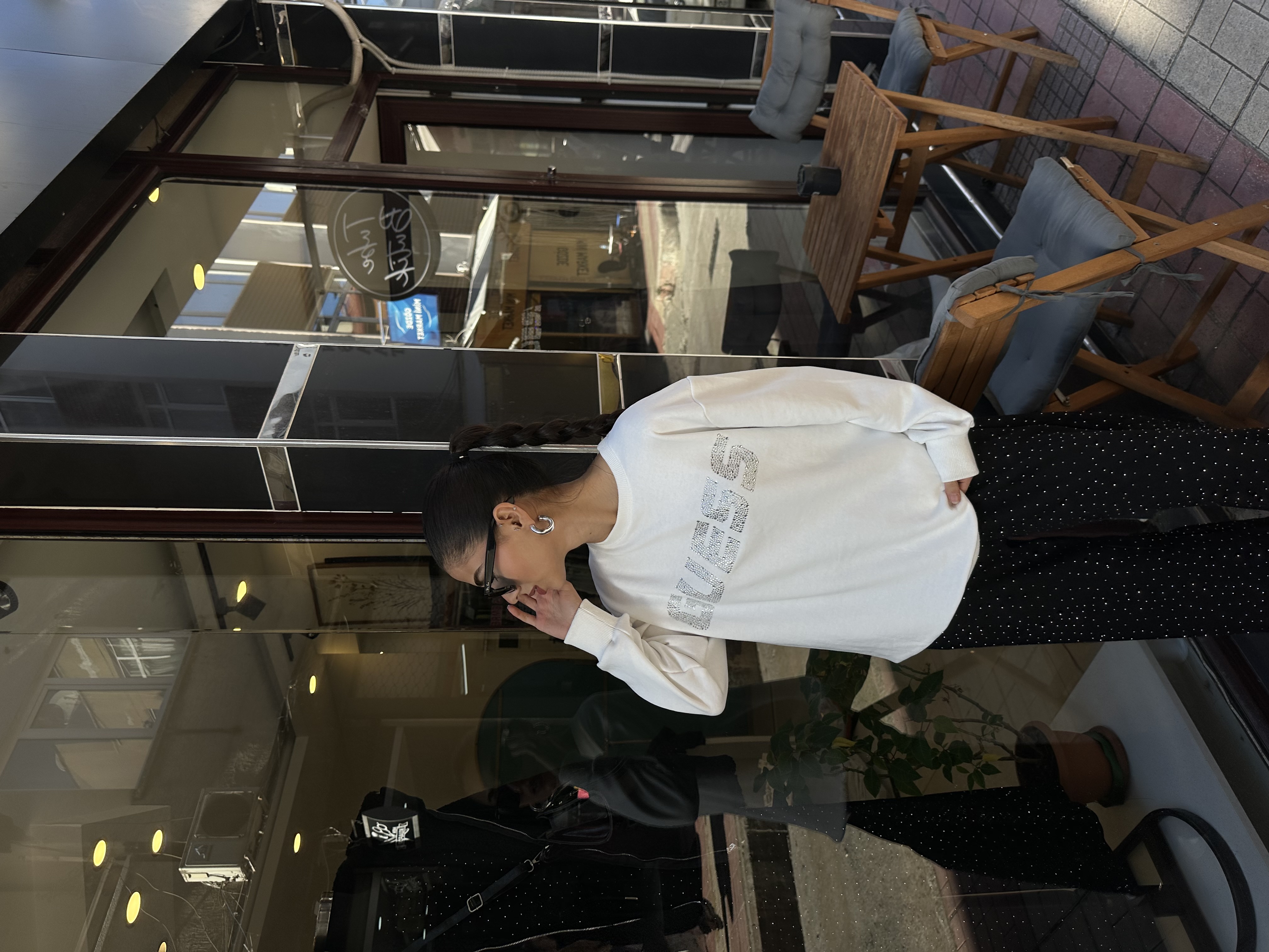 Marka Model Oversize Taş İşlemeli Bisiklet Yaka Beyaz Sweatshirt